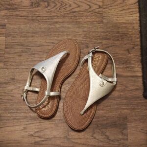 Women’s Metallic Silver T-Strap Sandals with Textured Brown Footbed